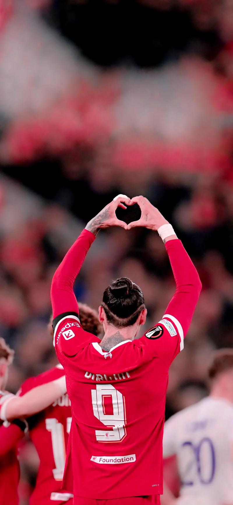 没有技巧全是感情，弗兰克告别演讲深情演唱《月亮代表我的心》（弗兰克告别演讲：不靠技巧，深情献唱《月亮代表我的心）