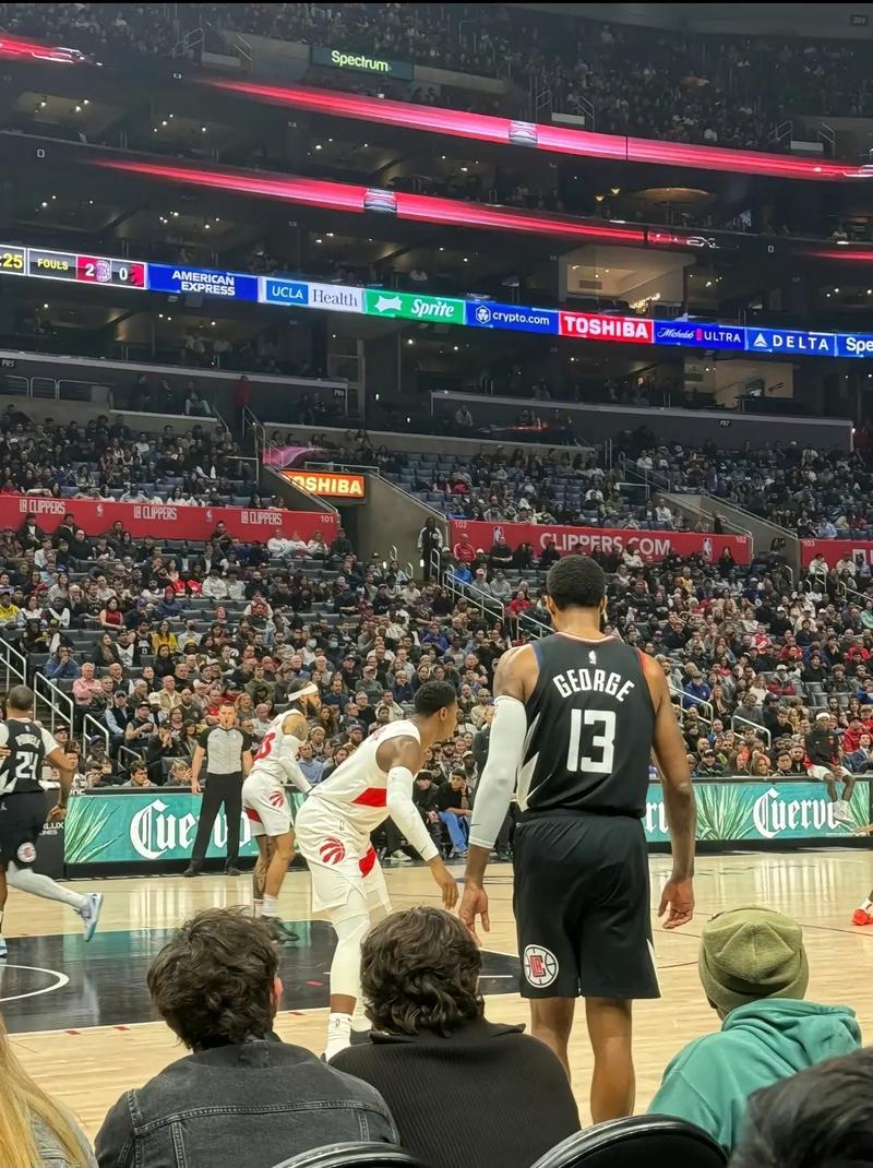 意媒：德国警方正调查以色列球迷在斯图加特演唱的歧视性歌曲（意媒称德国警方正就以色列球迷在斯图加特演唱涉嫌歧视歌曲展开调查）