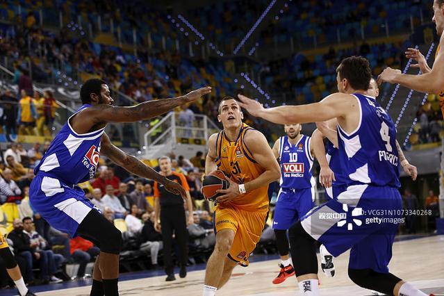 卡斯尔：上次打湖人我们只输了个位数，但让他们罚了太多球（卡斯尔：上回对湖人仅输个位数，却送给对手过多罚球）