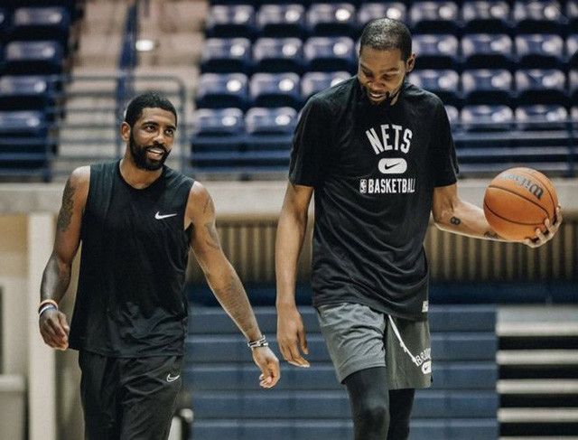 翻修球场，“连滚带爬”为的是“从从容容”（翻修球场，今日的“连滚带爬”只为明日的“从容不迫”）