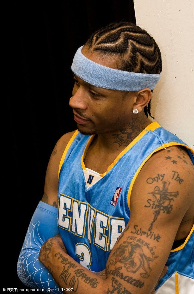 挑事？每日邮报称安东尼比赛中头槌犯规，逃过一张红牌（每日邮报：安东尼比赛中疑似头槌犯规，逃过红牌处罚）