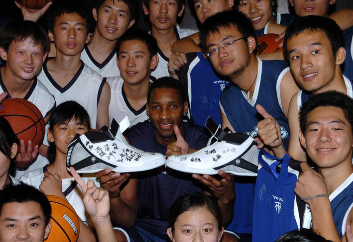 克尼佩尔新秀赛季20分+180俱乐部场次，与库里并列历史第一（克尼佩尔新秀季20+分且达成180俱乐部的场次追平库里，历史并列第一）