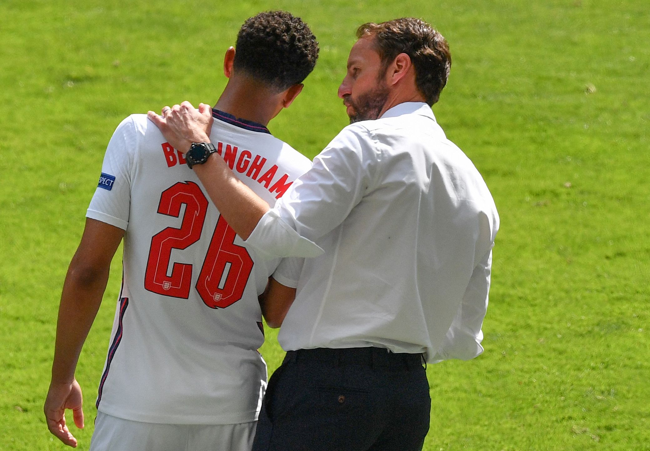 意甲第13轮裁判：科卢吹米兰vs拉齐奥，马萨吹罗马vs那不勒斯（意甲第13轮裁判名单：米兰vs拉齐奥由科卢执法，罗马vs那不勒斯由马萨吹罚）