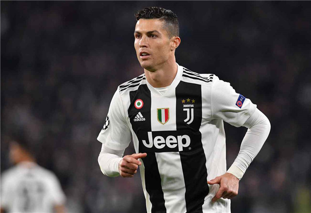 记者：库尔图瓦因肠胃炎退出训练，预计无法出战奥林匹亚科斯（库尔图瓦肠胃炎缺席训练，预计无缘对阵奥林匹亚科斯）