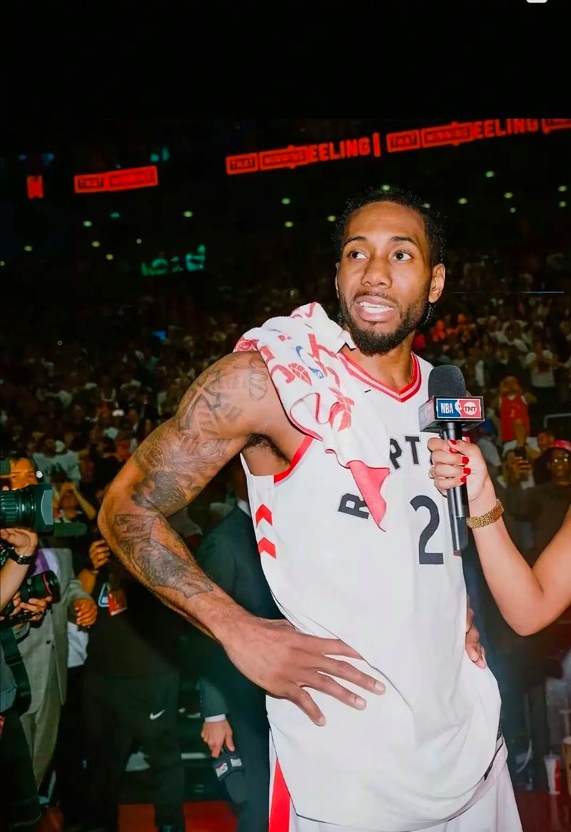 阿连德：这是我第一次拿冠军，也是我第一次戴帽，我很满意（阿连德：首冠到手、处子戴帽，我很满意）