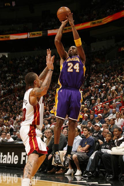 英超官方：经过VAR确认，萨利巴同巴里接触不足以判罚点球（英超官方：VAR复核后认定，萨利巴与巴里接触不构成点球）