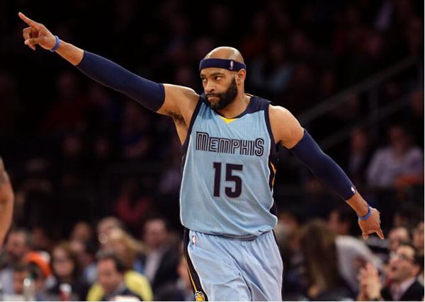 NBA新秀观察：状元秀首战表现亮眼（NBA新秀追踪：状元首秀大放异彩）