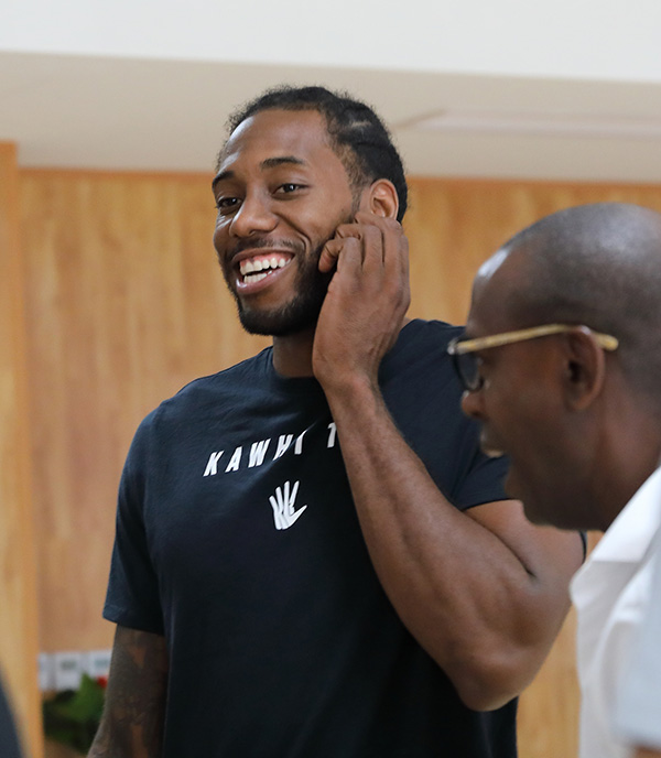 伦纳德复出后哈登投篮命中率仅38%，同时出战快船仅4胜9负（莱昂纳德复出后，哈登投篮命中率仅38%，两人同场时快船仅4胜9负）