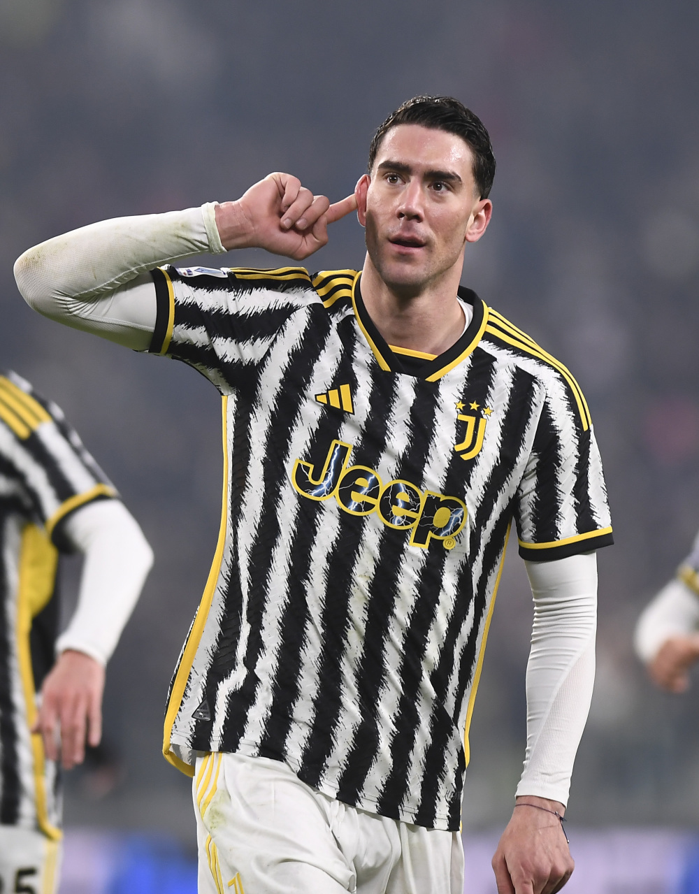 意媒：布雷默和鲁加尼今日参与全队合练，弗拉霍维奇在旁观看（意媒：布雷默与鲁加尼今日随队合练，弗拉霍维奇在场边观望）