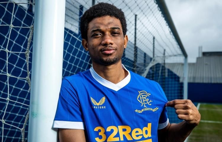 招牌绝技！亚历山大底线突破漂移后仰命中 雷霆打停马刺（看家本领！亚历山大底线突破飘逸后仰命中，雷霆逼停马刺）