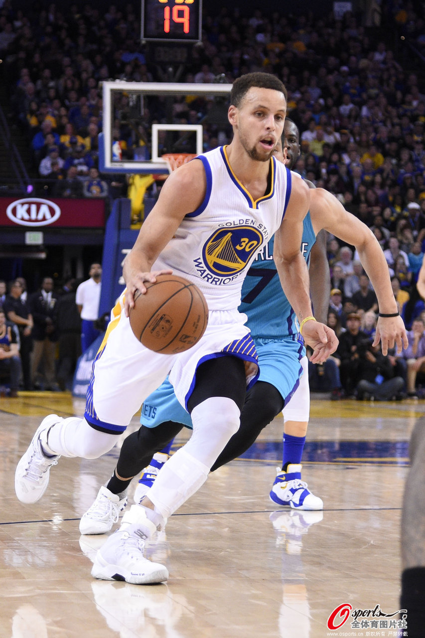 世体：安东尼脚踝伤势有所缓解，应该可以顺利出战巴萨（世体：安东尼脚踝伤势好转，预计可顺利出战巴萨）