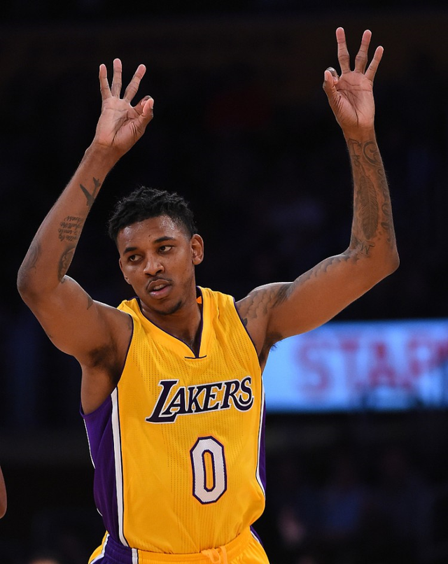 哈珀追平托尼·帕克，成马刺队史最快达到150+50助球员（哈珀追平托尼·帕克，并列成为马刺队史达成150分+50助攻最快球员）