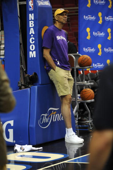 韦瑟斯庞半场轰下16分，前两节7投6中进攻极为高效（两节7中6，韦瑟斯庞半场16分效率爆棚）