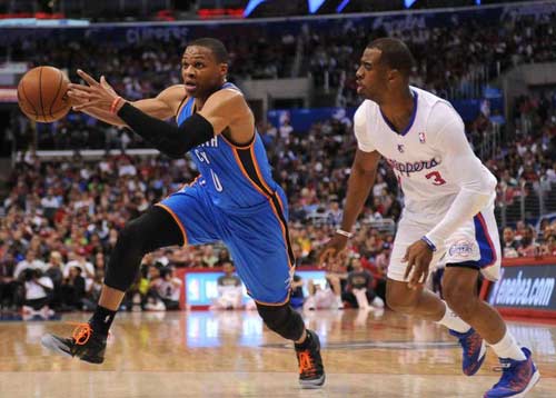 巨星时刻！多角度还原爱德华兹逆天绝平三分 约基奇丢绝杀进入加时（高光瞬间：全景回放爱德华兹神奇压哨三分扳平，约基奇绝杀未进拖入加时）