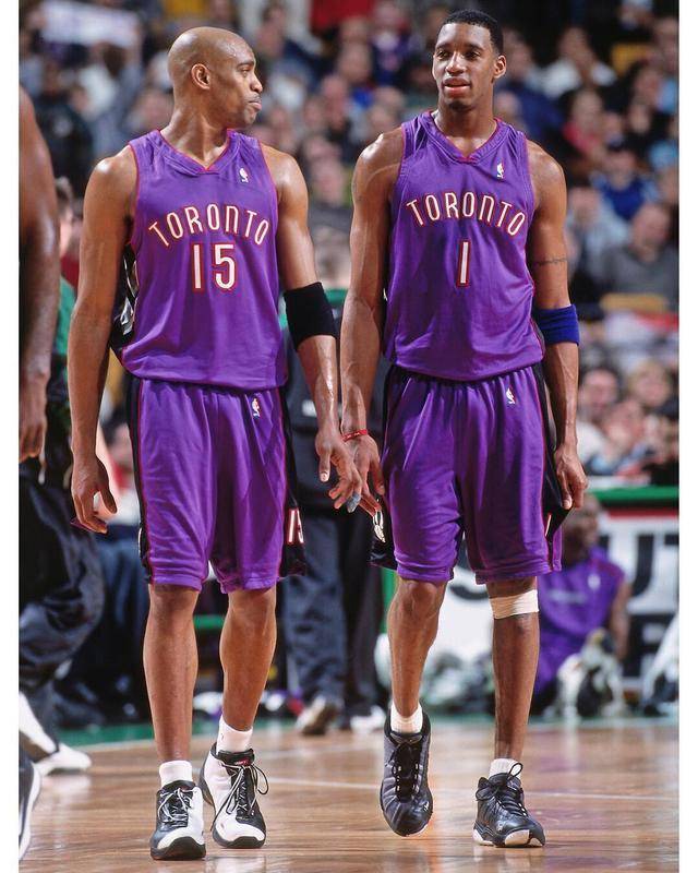 攻陷王子公园，拜仁是首支欧冠客战巴黎取得三连胜的球队（拜仁欧冠客场对巴黎豪取三连胜，成史上首支在王子公园达成三连胜的球队）