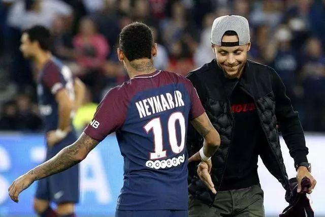 TA：塞梅尼奥冬窗首选下家为曼城，他渴望赢得冠军奖杯（TA：塞梅尼奥冬窗更倾向加盟曼城，渴望捧起冠军奖杯）