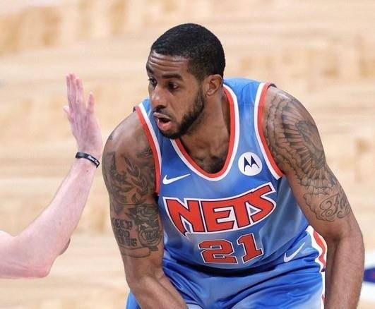 体育中超进行时：费莱尼双响 山东泰山战平深圳暂居榜首